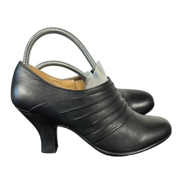 Strictly Comfort Black Leather Side Zip Ankle Boots Heels Women Size 9 Workwear - Picture 8 of 8